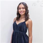 Étudiant spécialisé donne cours de soutien scolaire aux primaires et collèges